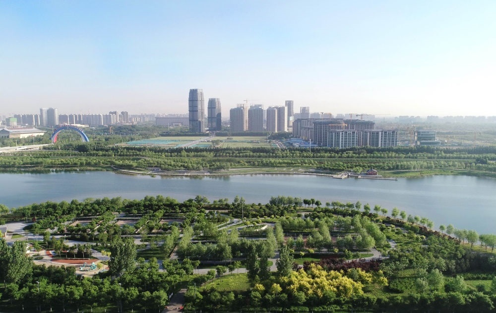 石家莊市滹沱河景色（2022年5月16日攝，無(wú)人機(jī)照片）。新華社記者 楊世堯 攝