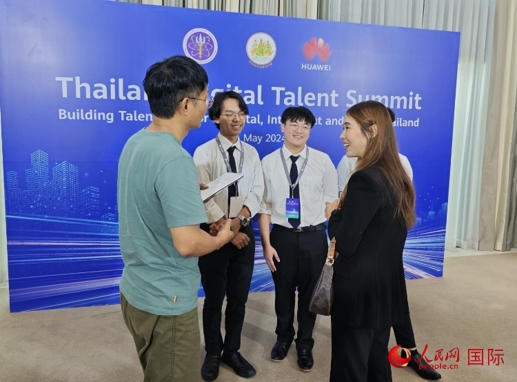 泰國國立法政大學(xué)學(xué)生接受本網(wǎng)采訪。李映民攝