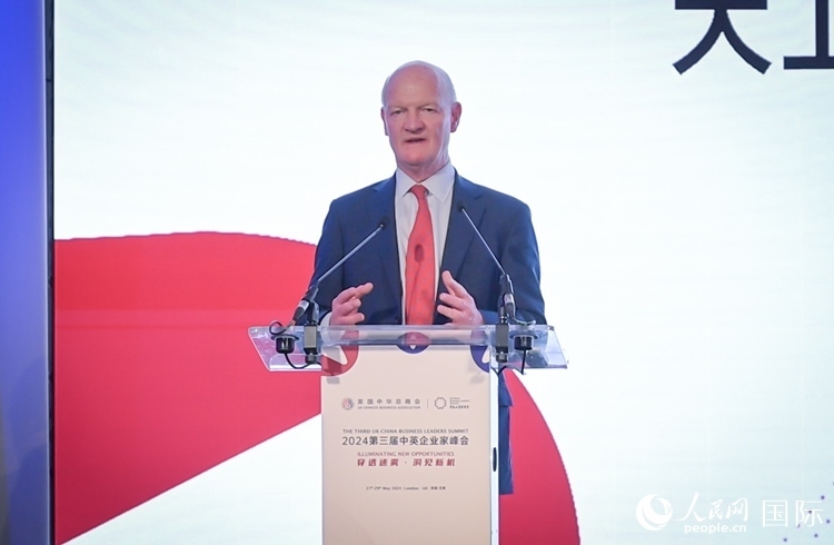 英國(guó)前負(fù)責(zé)大學(xué)與科研事務(wù)的國(guó)務(wù)大臣、英國(guó)皇家學(xué)會(huì)院士大衛(wèi)·威利茨致辭。人民網(wǎng) 郭錦標(biāo)攝