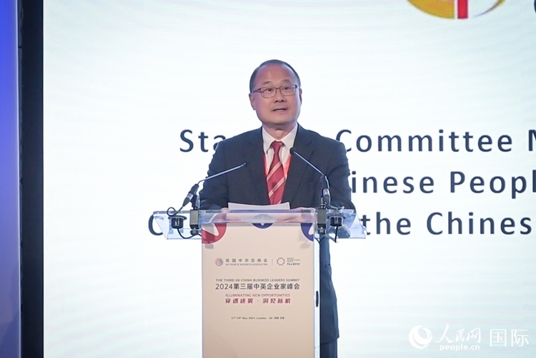 香港中華總商會(huì)會(huì)長(zhǎng)、香港新華集團(tuán)主席蔡冠深致辭。人民網(wǎng) 郭錦標(biāo)攝