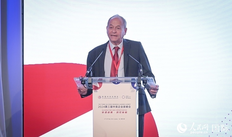 英國(guó)48家集團(tuán)俱樂(lè)部榮譽(yù)主席斯蒂芬·佩里致辭。人民網(wǎng) 郭錦標(biāo)攝