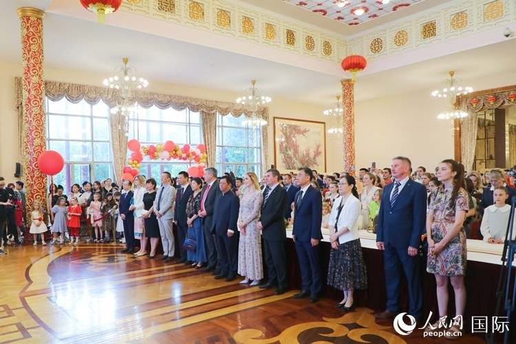 中國駐俄羅斯使館“六·一”兒童節(jié)大型招待會活動現(xiàn)場。人民網(wǎng)記者 隋鑫攝