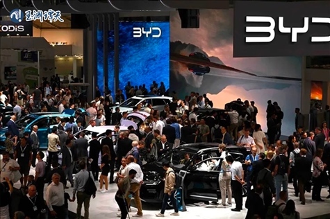 中國新能源汽車亮相德國車展，引發(fā)圍觀