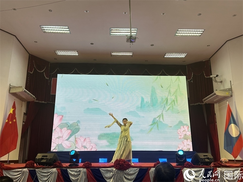 圖片：老撾選手參加第二十三屆漢語橋世界大學(xué)生中文比賽老撾賽區(qū)決賽。孫廣勇攝