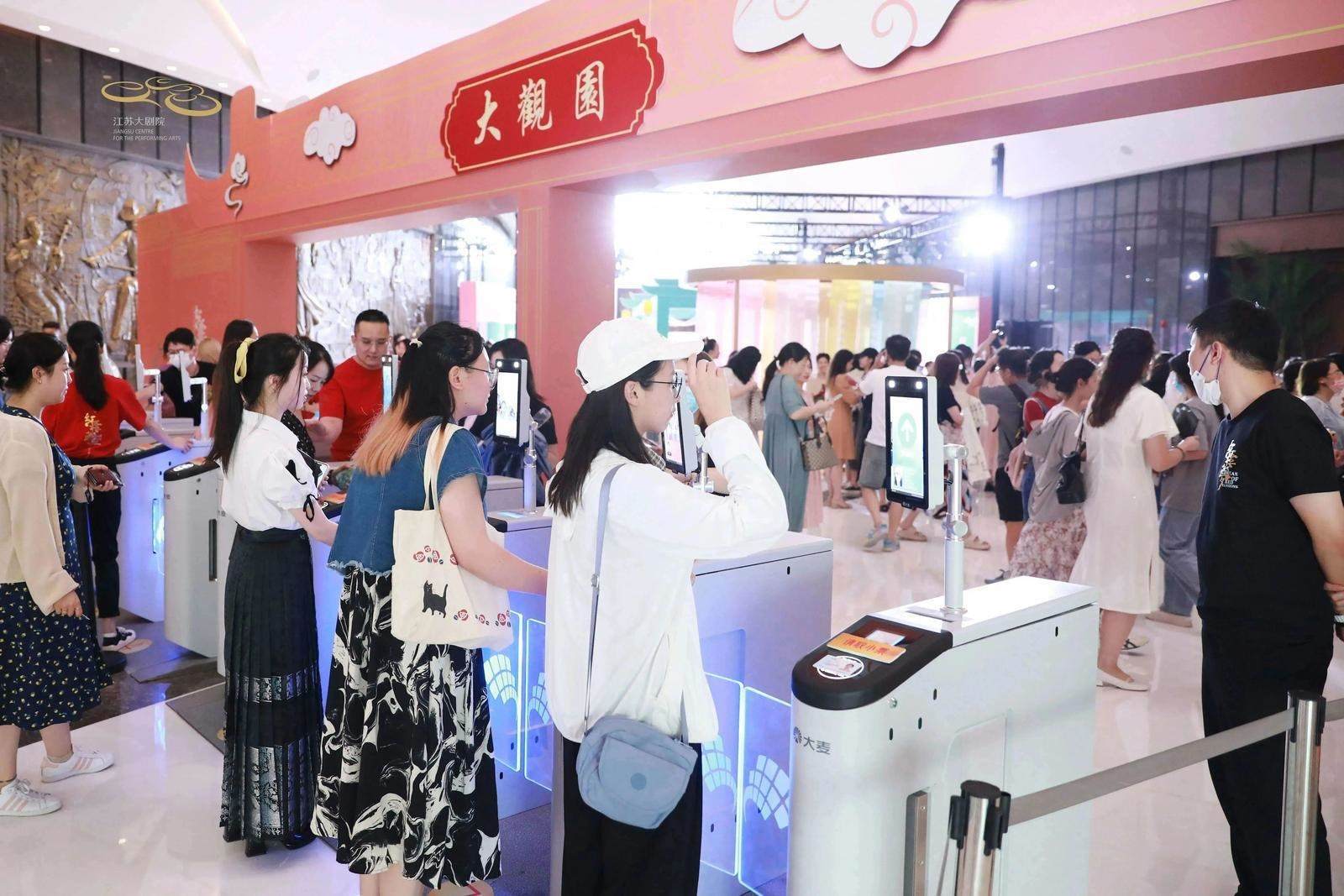 《紅樓夢(mèng)》入場(chǎng)火熱 劇院供圖