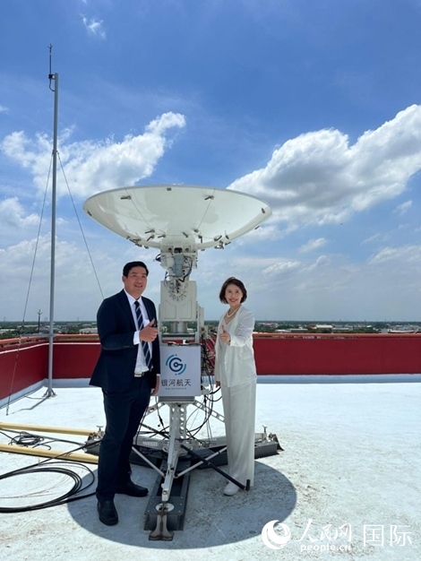 中泰兩國校企合作共贏。左為馬漢科理工大學(xué)校長帕納威·普卡亞多，右為銀河航天聯(lián)合創(chuàng)始人劉暢。人民網(wǎng)記者 簡承淵攝