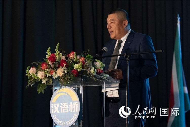 南中經(jīng)貿(mào)協(xié)會(huì)秘書長韋冬澤做主旨發(fā)言。人民日?qǐng)?bào)非洲中心分社 希拉茲·莫林?jǐn)z