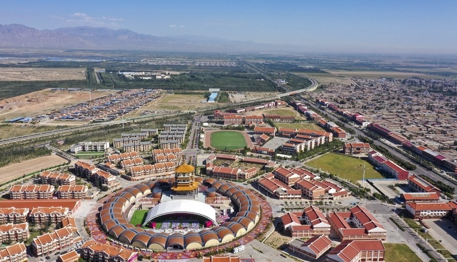 這是2022年9月7日拍攝的寧夏銀川市閩寧鎮(zhèn)（無人機照片）。新華社記者 馮開華 攝