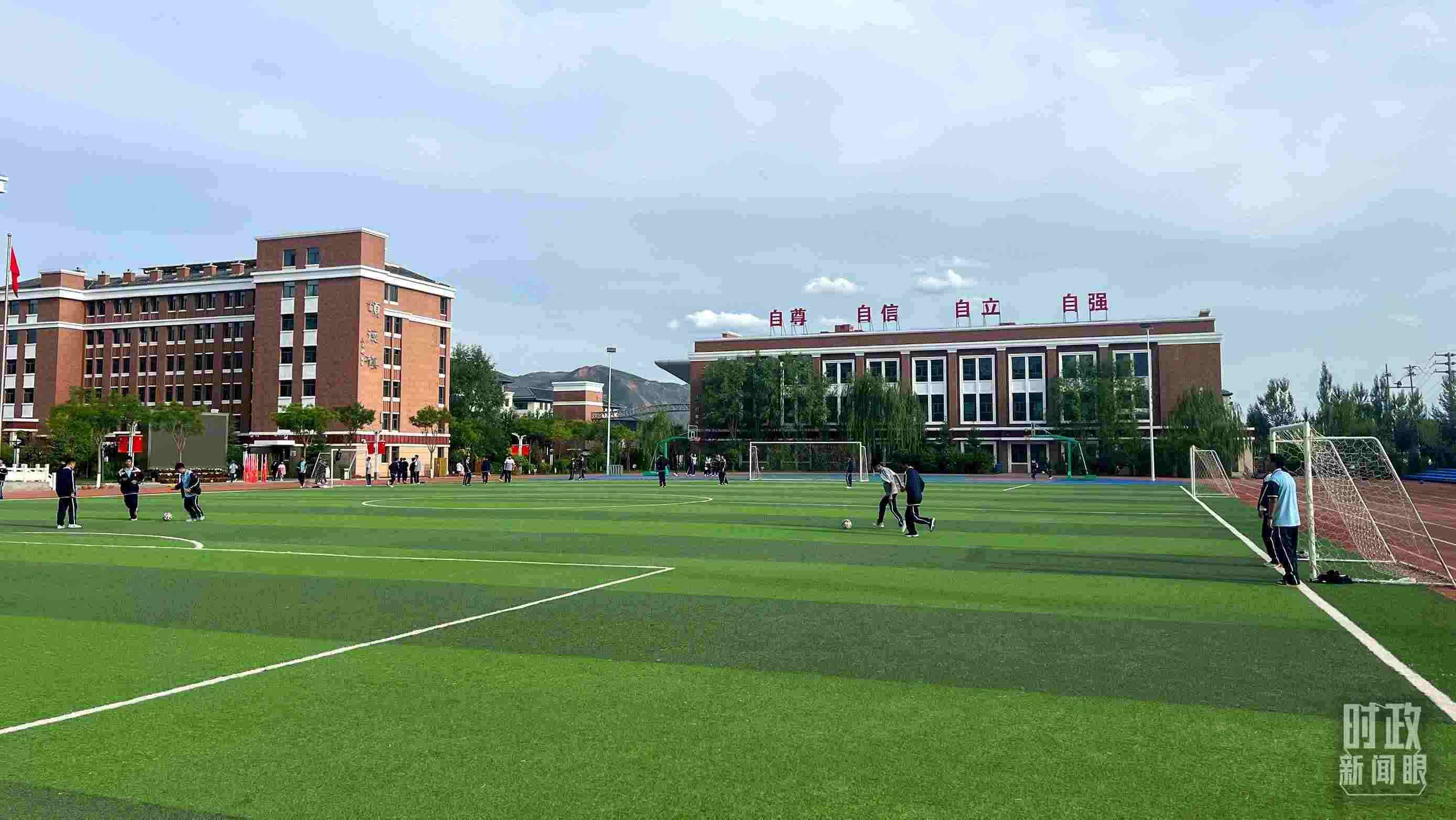 △果洛西寧民族中學。（總臺央視記者楊波、楊新禹拍攝）