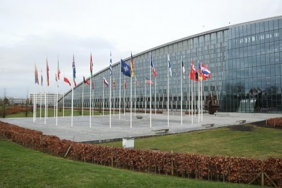  這是2月15日在比利時布魯塞爾拍攝的北約總部一角。為期一天的北約成員國國防部長會議15日在比利時首都布魯塞爾結束。會議就加強北約的威懾和防御以及對烏克蘭的支持等問題展開討論。新華社記者趙丁喆攝