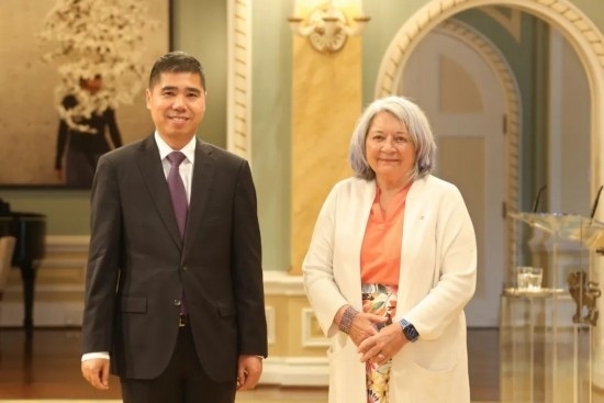 6月26日，中國駐加拿大大使王鏑向加拿大總督西蒙遞交國書。