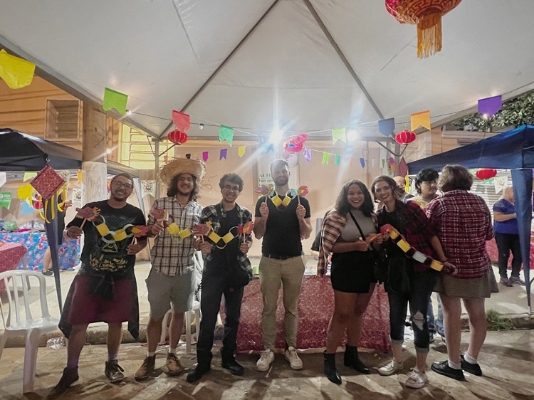 參與者體驗(yàn)文化碰撞與融合的樂(lè)趣。 圣保羅州立大學(xué)孔子學(xué)院供圖