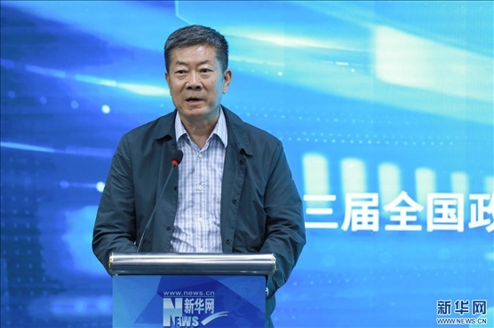 中國(guó)版權(quán)協(xié)會(huì)理事長(zhǎng)、第十三屆全國(guó)政協(xié)文化文史和學(xué)習(xí)委員會(huì)副主任、新聞出版總署原副署長(zhǎng)、國(guó)家版權(quán)局原副局長(zhǎng)閻曉宏現(xiàn)場(chǎng)致辭