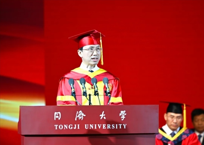 同濟大學校長、中國工程院院士鄭慶華