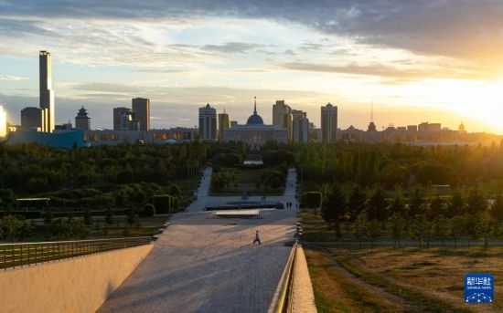 這是7月2日拍攝的哈薩克斯坦首都阿斯塔納的天際線。新華社記者 白雪騏 攝