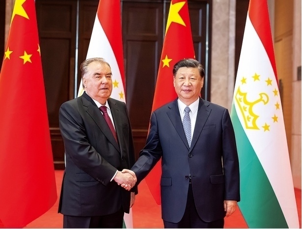 2023年5月，國家主席習(xí)近平在西安同來華出席中國—中亞峰會并進行國事訪問的塔吉克斯坦總統(tǒng)拉赫蒙會談。新華社記者 丁海濤 攝
