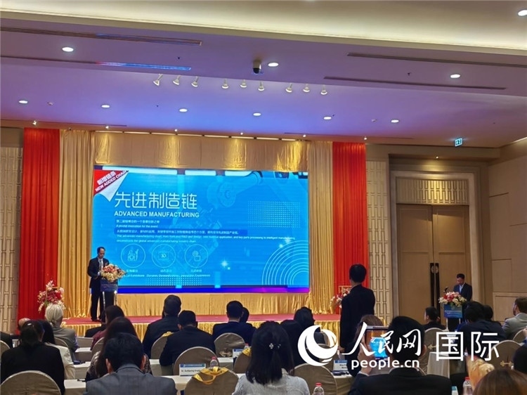 承辦方介紹第二屆鏈博會(huì)招展布展情況。人民網(wǎng)記者楊一攝