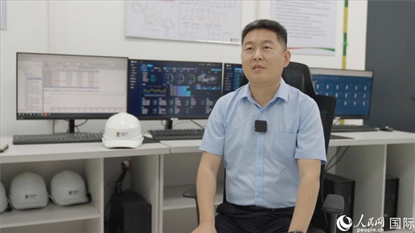 哈薩克斯坦能源投資公司副總經(jīng)理、總工程師張亮在接受人民網(wǎng)記者采訪。 人民網(wǎng)記者 葛泰佚攝