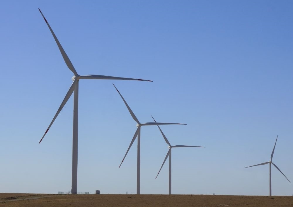 這是中哈合作的哈薩克斯坦札納塔斯100兆瓦風(fēng)電項(xiàng)目（2022年9月13日攝）。新華社發(fā)（德米特里·瓦西連科 攝）