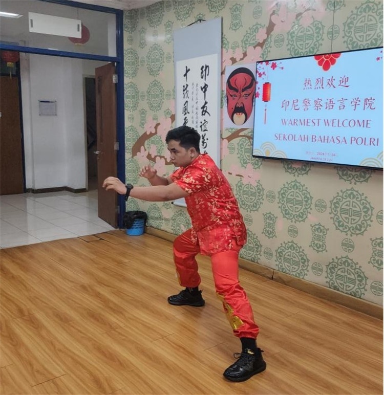 警察學(xué)員表演武術(shù)。活動(dòng)主辦方供圖