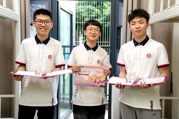 王子源（左）、母翰堯（中）、郭洋君（右）。清華大學(xué)供圖