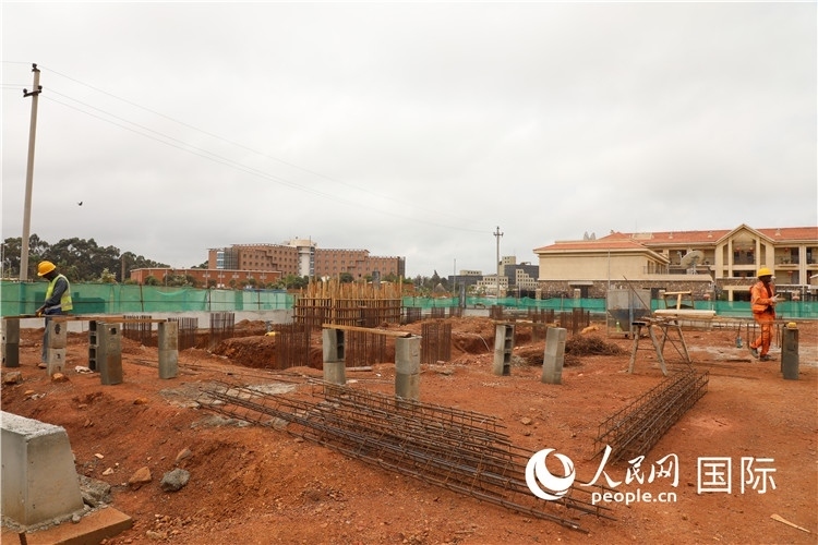 圖為孔子學(xué)院項目施工現(xiàn)場。人民網(wǎng)記者 沈小曉攝。