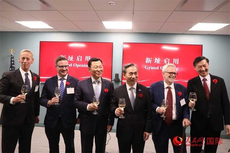 4、美中貿(mào)易全國(guó)委員會(huì)會(huì)長(zhǎng)克雷格·艾倫、美國(guó)商會(huì)高級(jí)副會(huì)長(zhǎng)傅瑞偉等美國(guó)工商界代表出席活動(dòng)。 人民網(wǎng)記者 李志偉攝