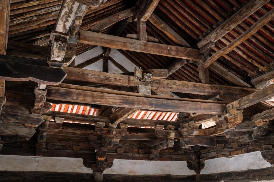 崇明寺特殊的木質(zhì)“斷梁”結(jié)構(gòu)。蘇唐詩攝