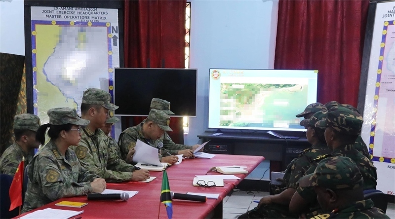 海上指揮所商定細節(jié)。王福攝