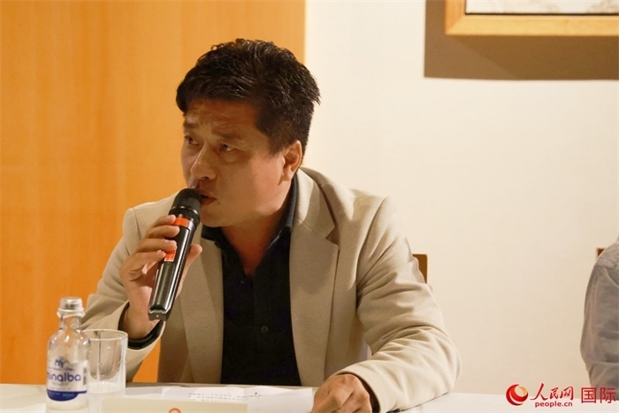 巴西中國浙江商會會長鄭俠茂在座談會上致辭。人民網(wǎng)記者 陳海琪攝