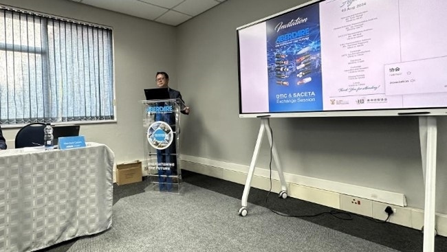 中國駐南非大使館參贊邱忠義致辭。南中經(jīng)貿協(xié)會供圖