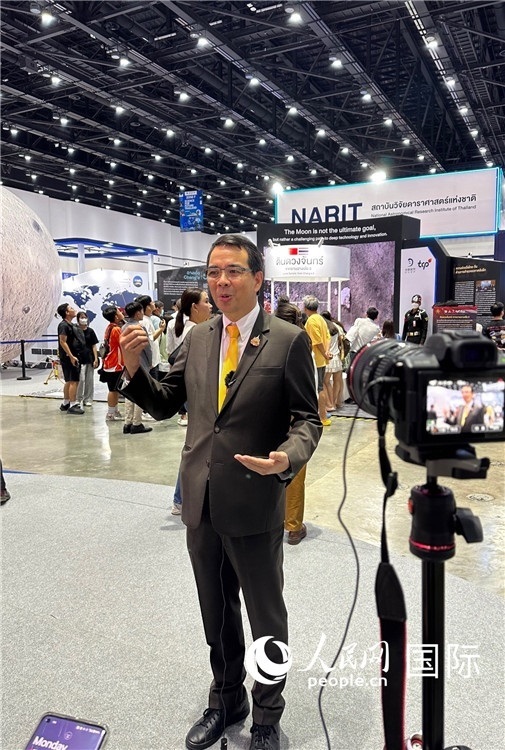 泰國國家天文研究所所長薩蘭接受采訪。人民網(wǎng)記者簡承淵攝