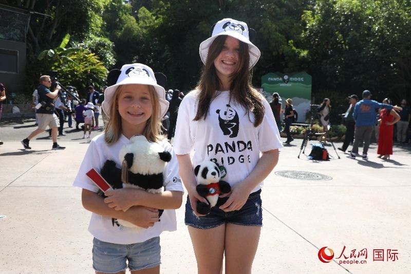 3、美國當(dāng)?shù)卦S多民眾來圣迭戈動(dòng)物園看熊貓。 人民網(wǎng)記者 李志偉攝