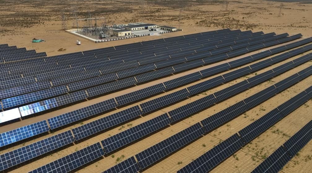 這是2024年5月16日拍攝的內蒙古巴彥淖爾市磴口縣烏蘭布和沙漠光伏基地。新華社記者李云平攝