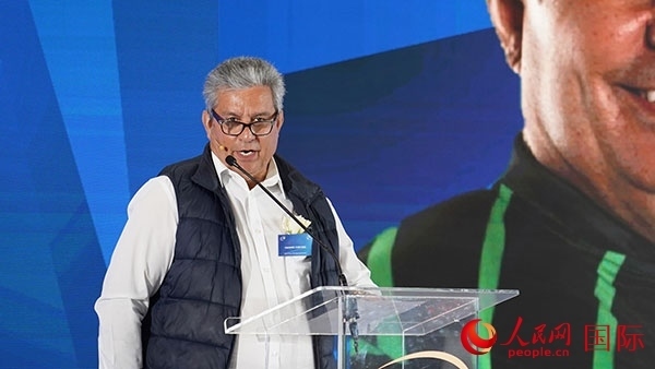 茨瓦尼市市長(zhǎng)委員會(huì)成員漢內(nèi)斯·科茲致辭。人民網(wǎng) 張茜攝