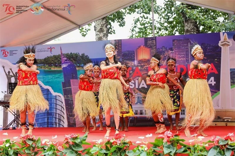 印尼在華留學(xué)生表演民族特色舞蹈。