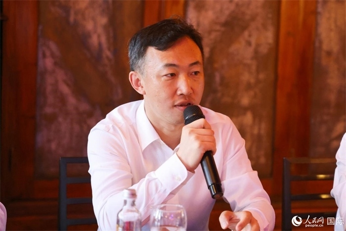 中國駐里約熱內(nèi)盧代總領(lǐng)事王海濤在座談會上致辭。人民網(wǎng)記者 陳海琪攝