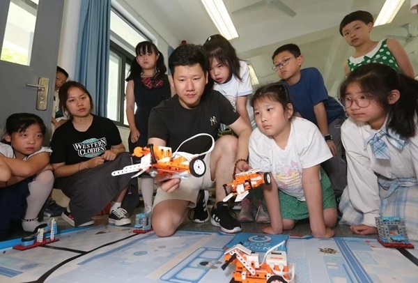 暑托班智能小車(chē)課。