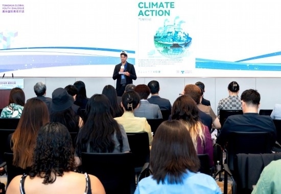 8月29日，在第二屆清華國際青年對話論壇活動上，正在清華大學(xué)攻讀藥學(xué)博士的埃及留學(xué)生阿姆爾·瓦赫巴分享中國之旅的感悟。新華社發(fā)（畢尚宏攝）