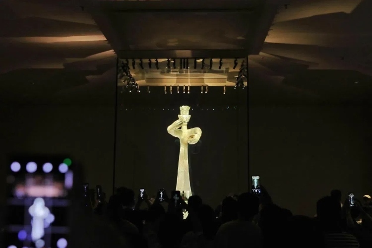 8月31日，亞洲媒體考察團(tuán)參訪三星堆博物館?！吨袊?guó)經(jīng)濟(jì)周刊》記者肖翊攝