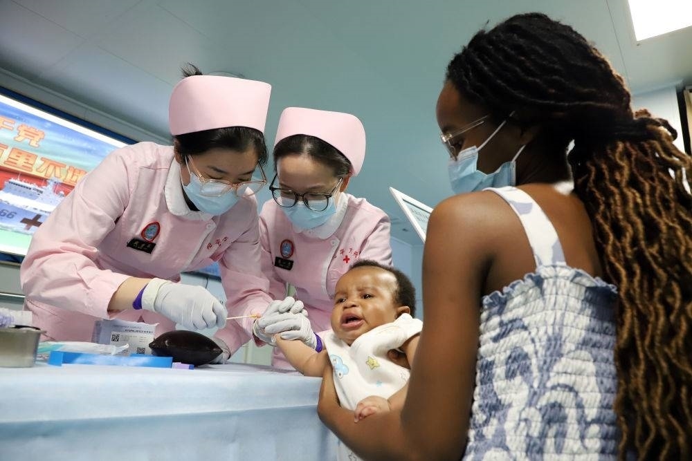 2024年8月12日，中國海軍“和平方舟”號(hào)醫(yī)院船在莫桑比克馬普托開展醫(yī)療服務(wù)。