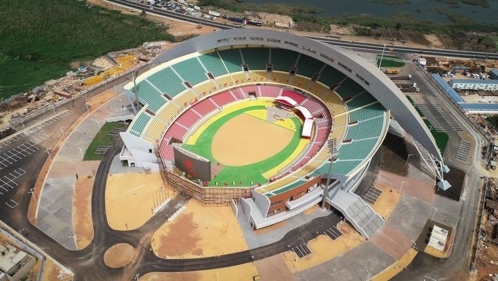 這是2018年7月18日在塞內(nèi)加爾首都達(dá)喀爾航拍的中國援建的塞內(nèi)加爾競技摔跤場。新華社記者 呂帥 攝