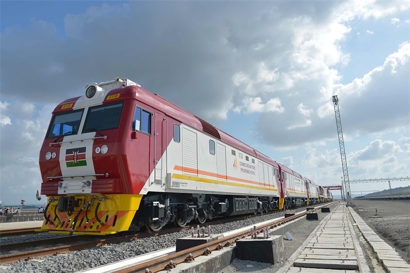 當?shù)貢r間2017年5月30日，肯尼亞蒙巴薩，連接肯尼亞港口城市蒙巴薩和首都內(nèi)羅畢的蒙內(nèi)鐵路正式竣工通車。