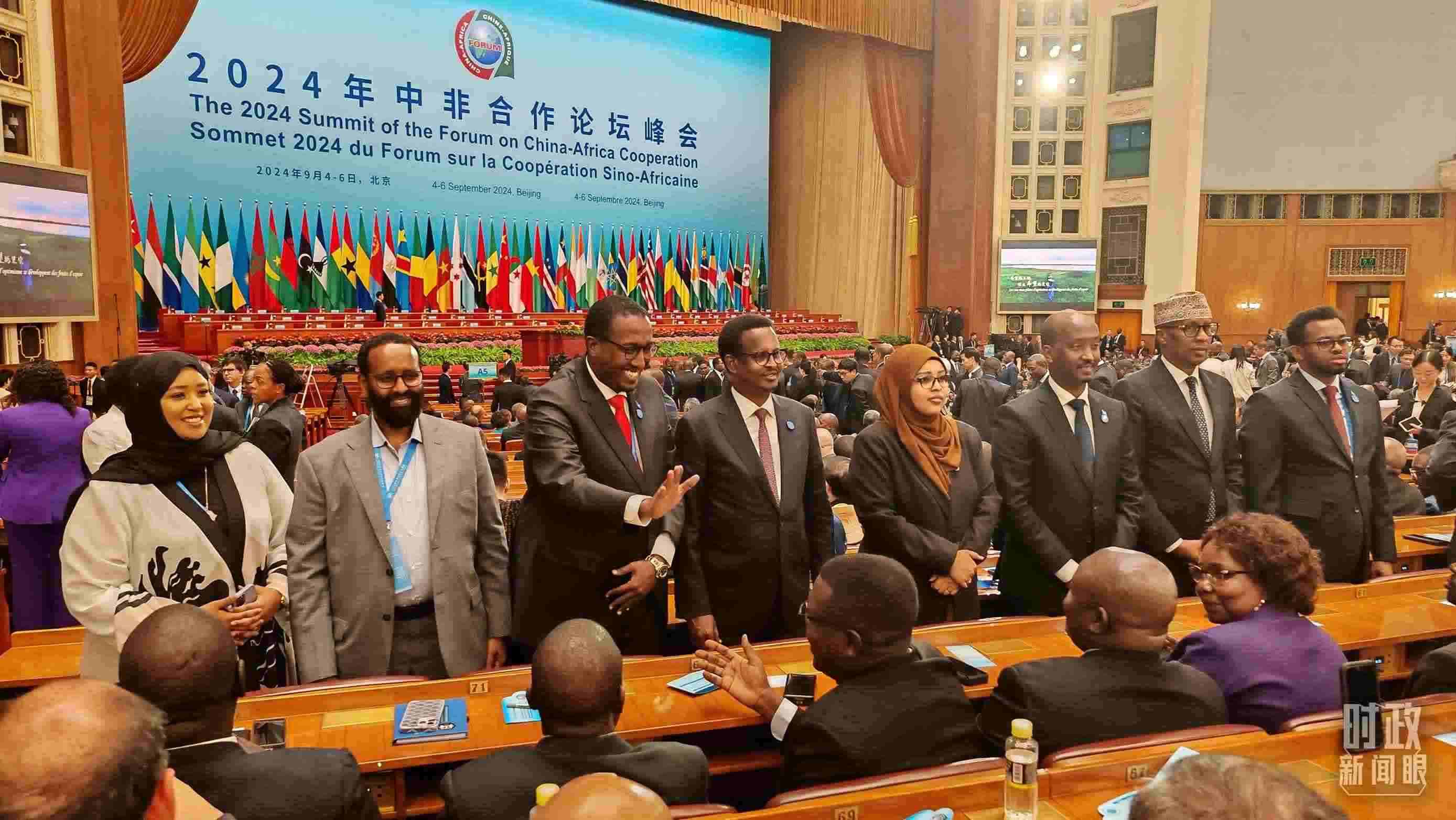  △峰會(huì)搭建溝通的橋梁。（總臺(tái)央視記者鄂介甫、周倜拍攝）