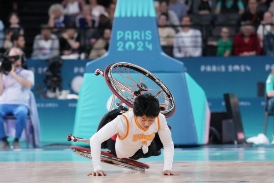 巴黎殘奧會(huì)｜“撞車、摔倒，我們都習(xí)慣了”