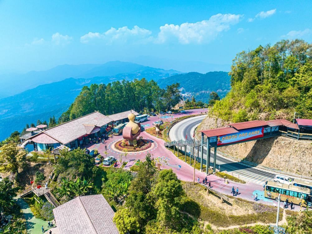 這是位于班洪鄉(xiāng)班洪村下班壩自然村的葫蘆王地AAAA級景區(qū)游客服務(wù)中心。（滄源縣融媒體中心供圖）