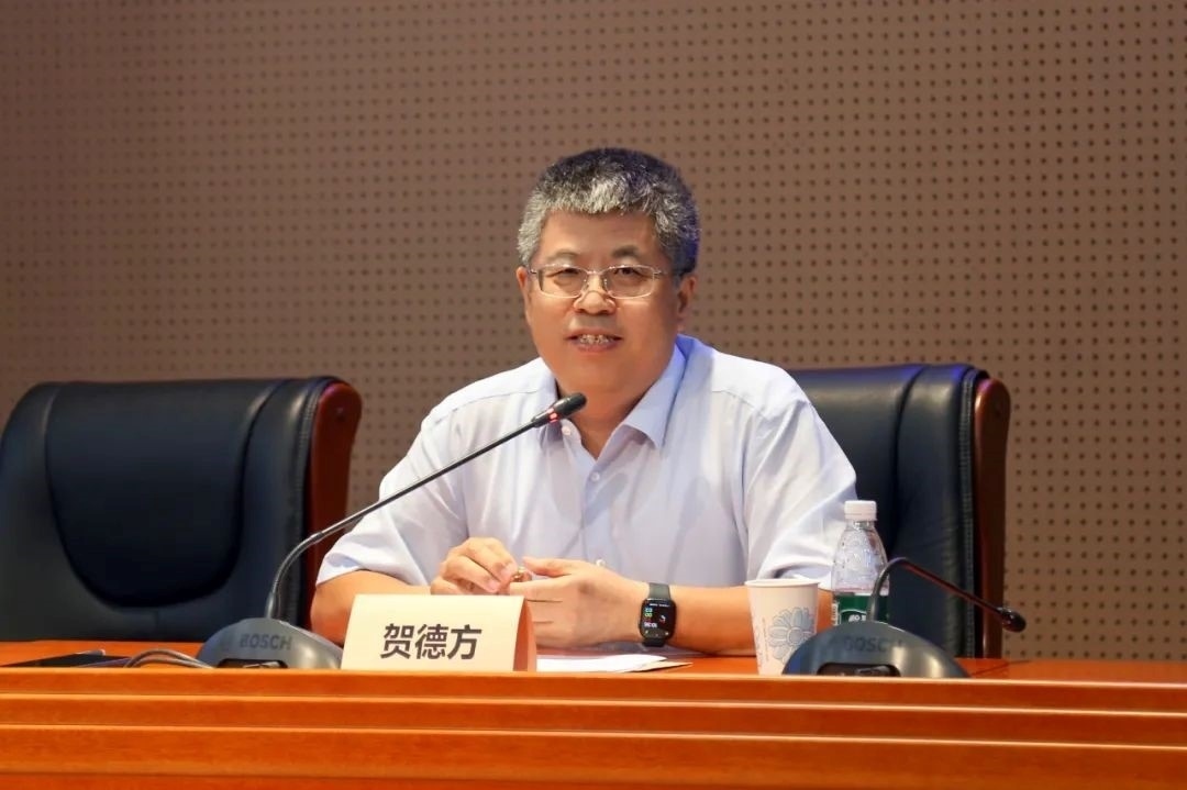 國務(wù)院參事、科技部原副秘書長、中國科技評(píng)估與成果管理研究會(huì)理事長賀德方致辭。主辦方供圖