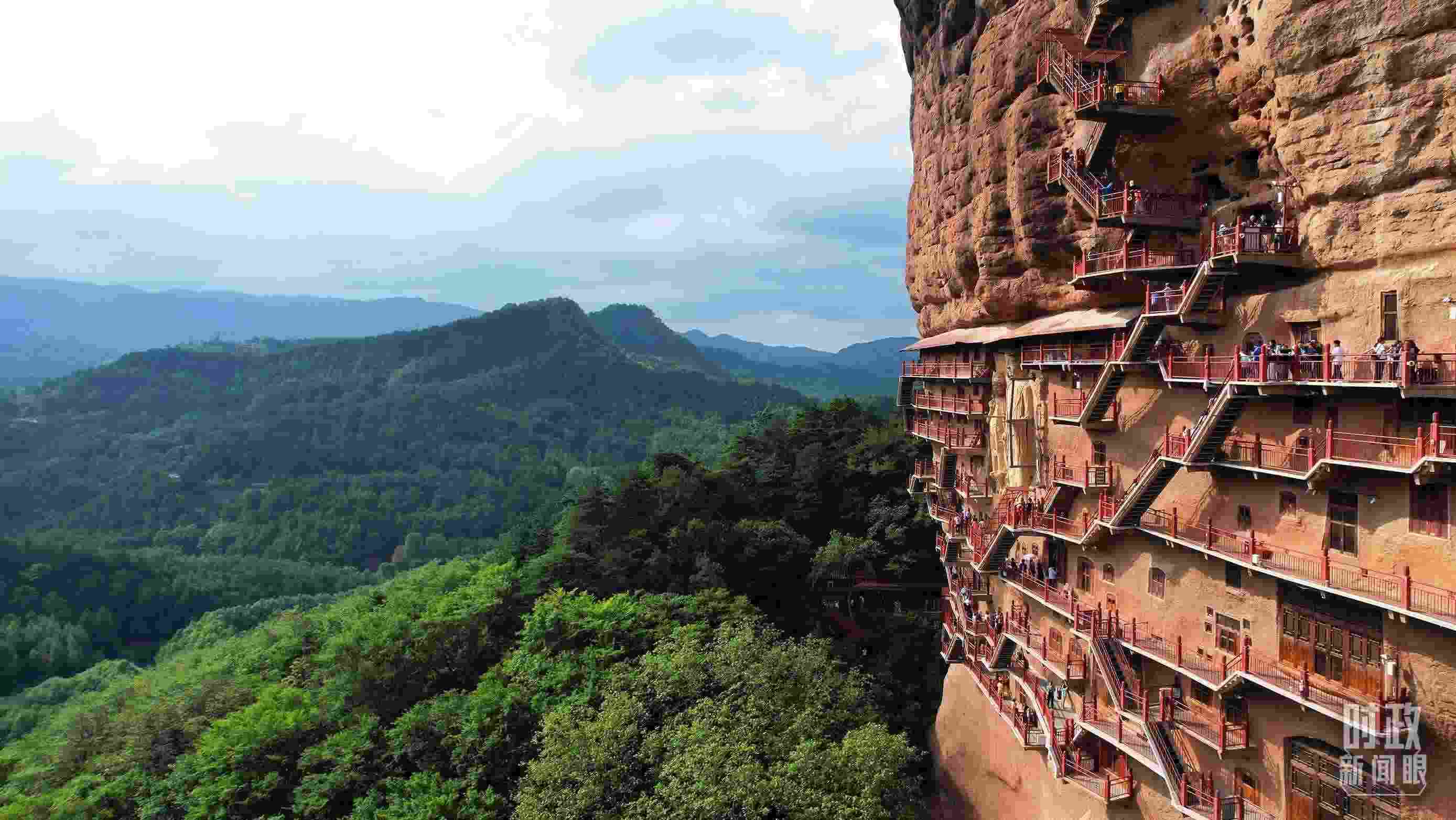 △ 麥積山石窟。（總臺(tái)記者馬凌峰拍攝）