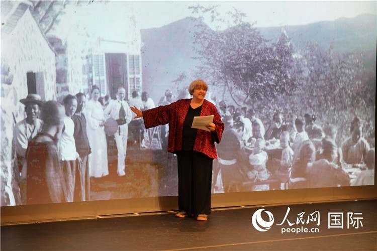 2、美國“鼓嶺之友”代表穆言靈講述友好故事。 人民網(wǎng)記者 李志偉攝