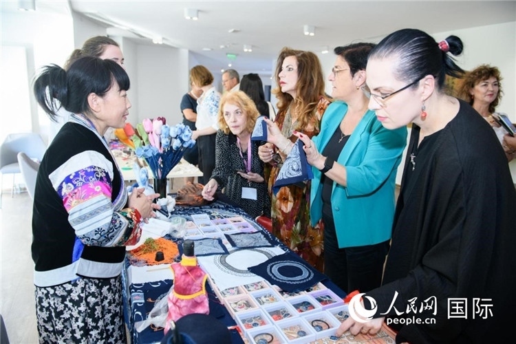 蠟染展示。傅永山攝